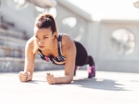 11 лучших упражнений для укрепления мышц корпуса, которые можно выполнять дома