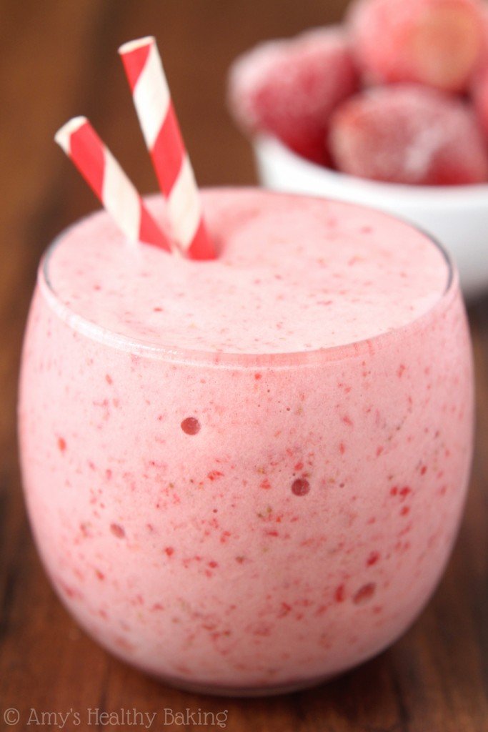 Skinny Strawberry Shortcake Smoothie -- only 3 ingredients in this healthy recipe & it tastes like dessert!