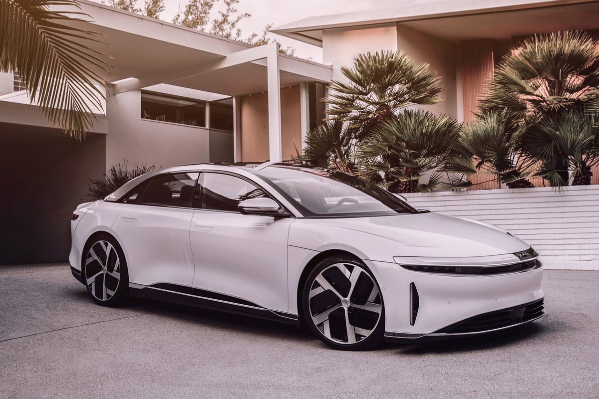 Автомобиль lucid air