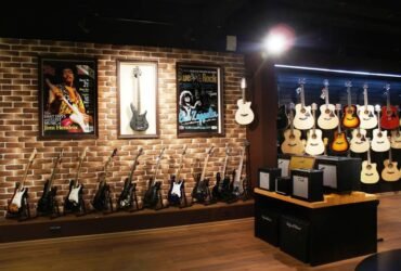 Музыкальные инструменты с гарантией: выбираем магазин для покупки гитары