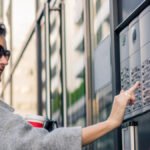 Безопасность многоэтажного дома: как домофонные системы решают проблему