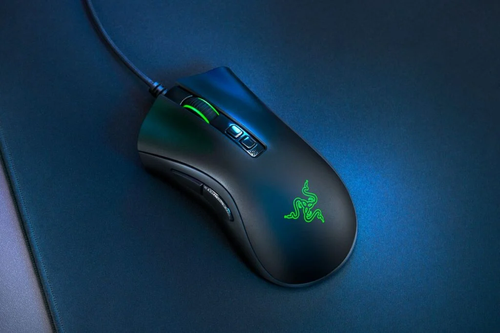ЛУЧШАЯ ПРОВОДНАЯ ИГРОВАЯ МЫШЬ: RAZER DEATHADDER V2