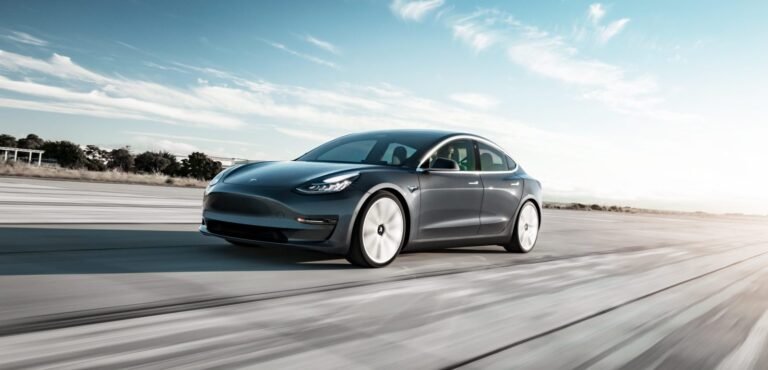 Електромобіль Tesla Model 3