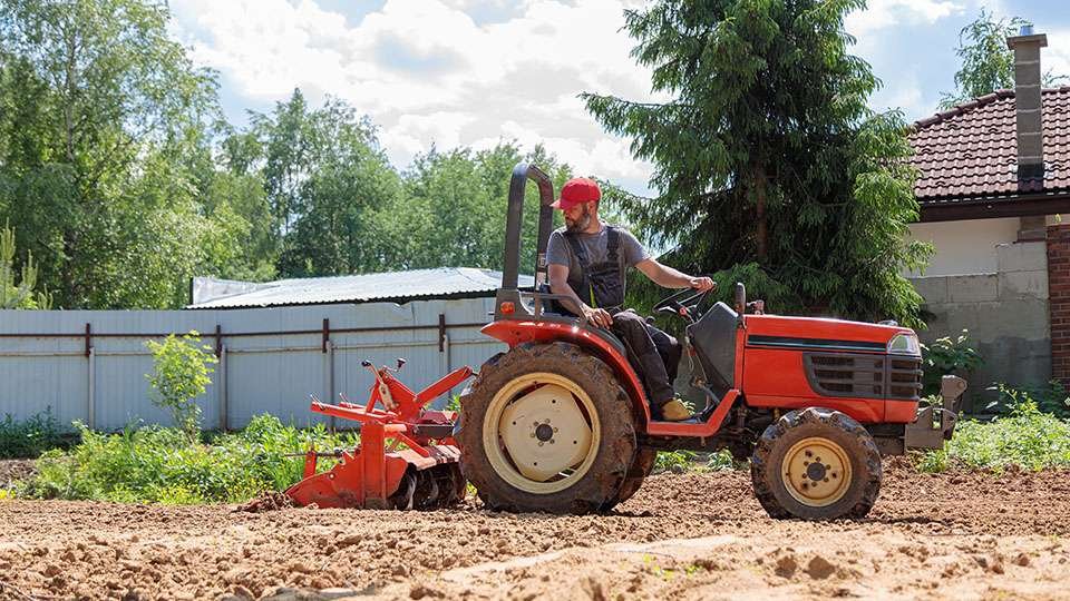 Технологии управления почвой с использованием мини-тракторов
