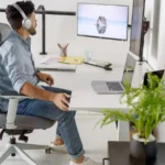 Чи варто купувати кастомний офісний стіл, що регулюється по висоті: плюси та мінуси