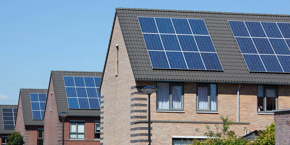 Энергонезависимость и выгода: как правильно выбрать солнечные батареи для дома и бизнеса