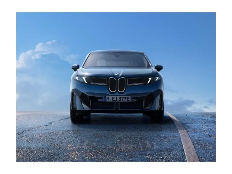 Електрокросовер BMW iX3