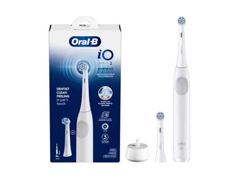 Електрична зубна щітка Oral-B iO2 з комплектом