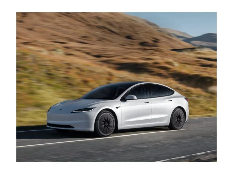 Електроседан Tesla Model 3